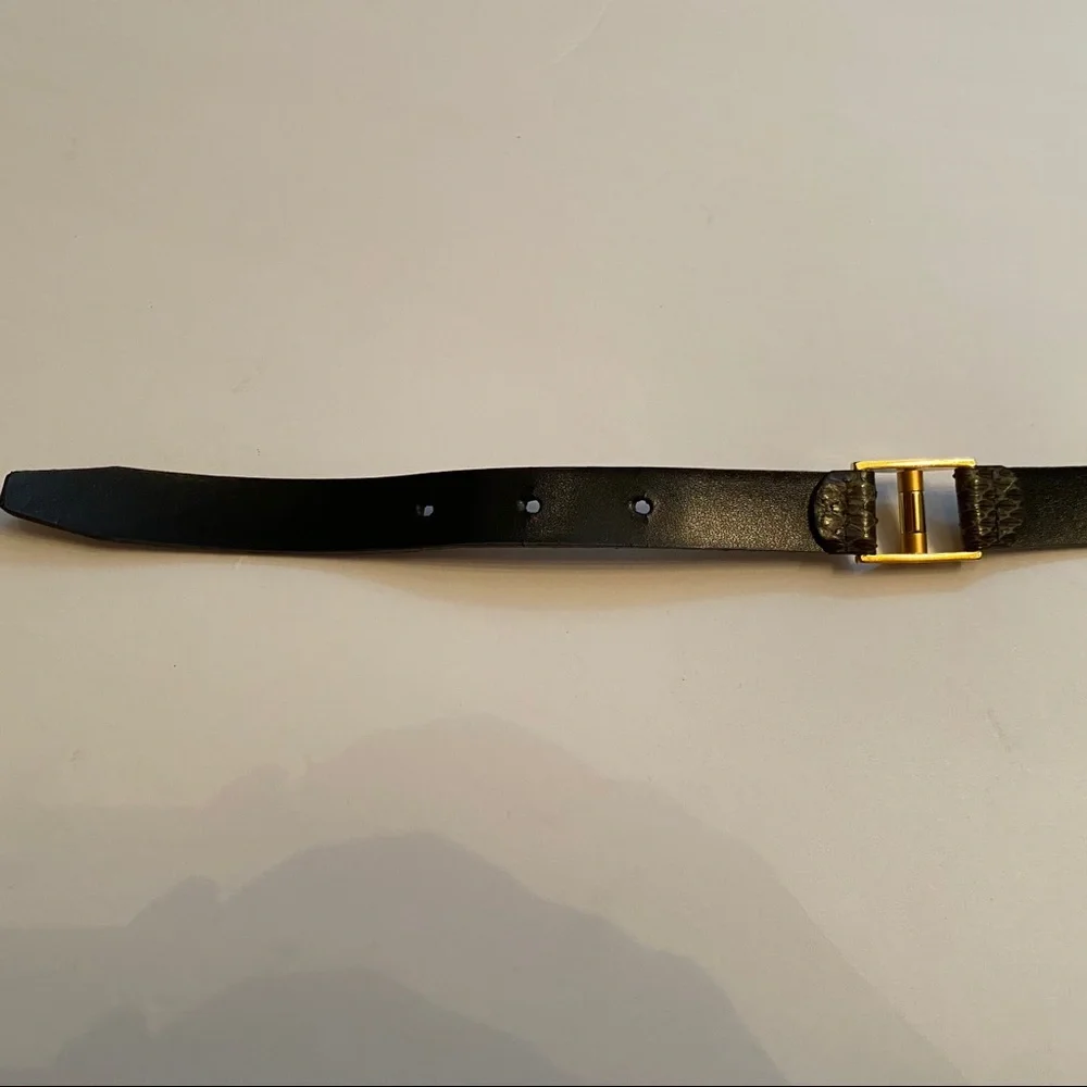 CARLISLE BELT SKINNY GRAY SNAKESKIN GOLD TONE BUCKLE Size M